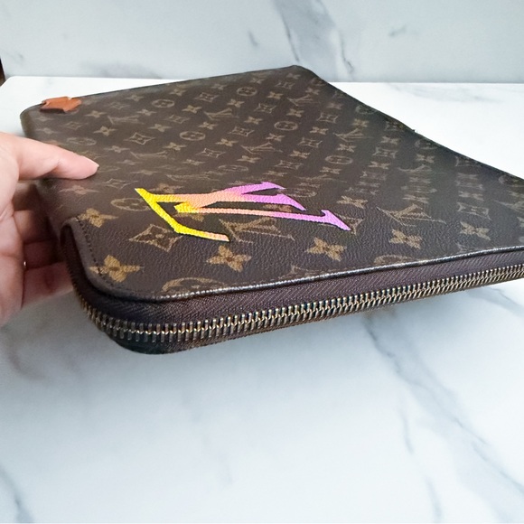 Louis Vuitton Monogram Document Laptop holder - Picture 10 of 12
